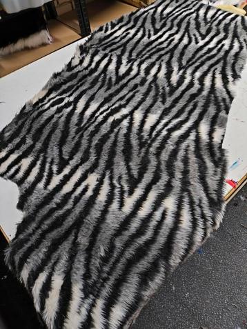 Zebra faux fur lap stof  beschikbaar voor biedingen