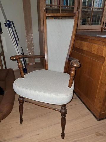 Stoeltje, opnieuw bekleed beschikbaar voor biedingen