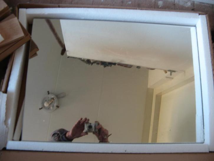 Badkamer spiegel, nieuw in doos, 80 x 55 cm, Huis en Inrichting, Badkamer | Badkamermeubels, Nieuw, Overige typen, Minder dan 100 cm