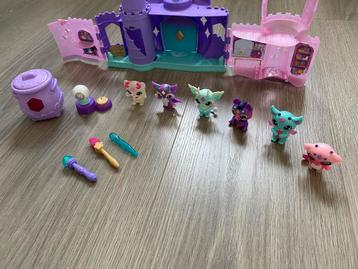 Magic Mixies Kasteel + Figuren beschikbaar voor biedingen
