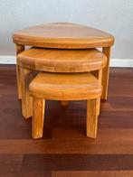 Vintage brutalist nesting set of bijzettafels ‘60/‘70, Ophalen of Verzenden, Overige vormen, Hout