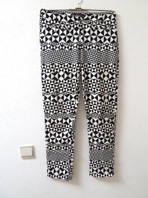 A24 SAO PAULO broek zwart wit maat 40, Kleding | Dames, Broeken en Pantalons, Zo goed als nieuw, Maat 38/40 (M), Zwart, Lang, Ophalen of Verzenden