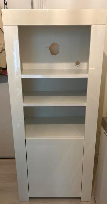 Witte vakkenkast