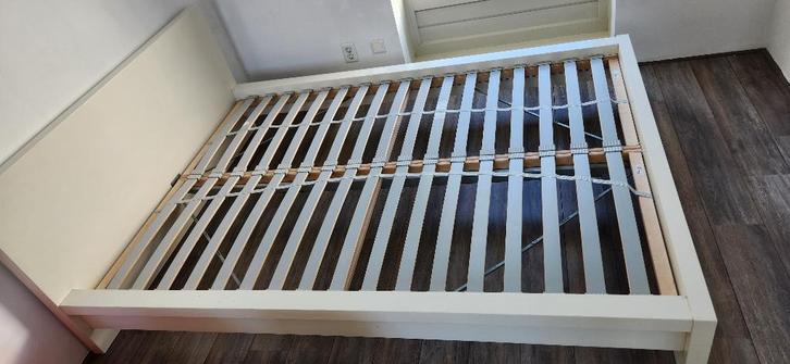 IKEA MALM bedframe wit met lattenbodem 140 cm x 200 cm, Huis en Inrichting, Slaapkamer | Bedden, Gebruikt, Tweepersoons, 140 cm