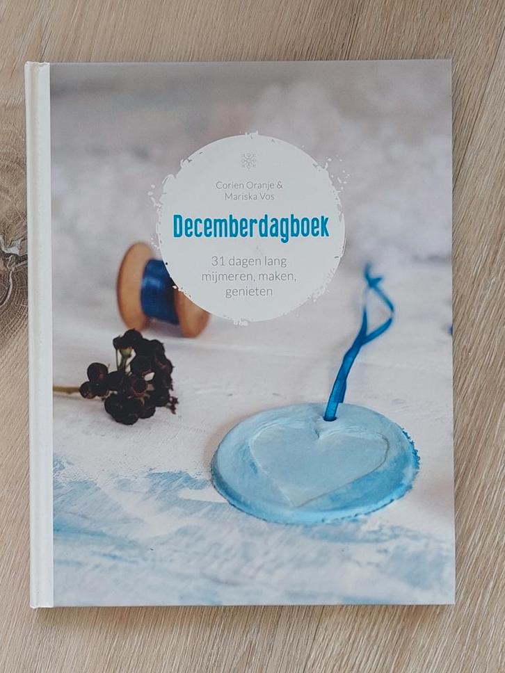 Decemberdagboek - Corien Oranje & Mariska Vos, Boeken, Hobby en Vrije tijd, Zo goed als nieuw, Overige onderwerpen, Geschikt voor kinderen