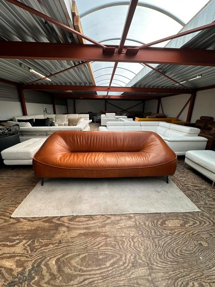 Cognac kleur design bank Jess bankstel XL Z.G.A.N., Huis en Inrichting, Banken | Bankstellen, Zo goed als nieuw, Rechte bank, Driepersoons