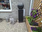 tuinbeeld  ganiet  met bol op voet en vuurpotje erin nieuw l, Tuin en Terras, Ophalen, Gebruikt, Steen