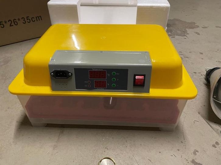 Broedmachine 24 eieren met toebehoren, Dieren en Toebehoren, Pluimvee | Toebehoren, Gebruikt, Broedmachine, Ophalen