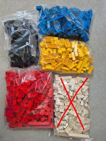 LEGO Basisstenen - Circa 660 Stuks beschikbaar voor biedingen