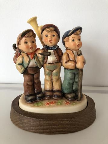 Hummel 787 Auf Wanderschaft / Traveling Trio (Reyshof) beschikbaar voor biedingen