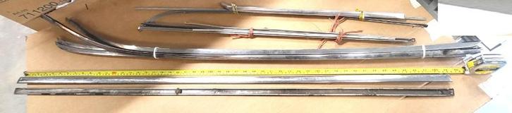 metalen zij strip van oude Franse auto, mischien Citroën cv2, Auto diversen, Auto-accessoires, Ophalen