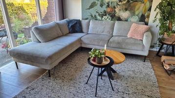 Mooie beige hoekbank, 4 jaar oud  beschikbaar voor biedingen