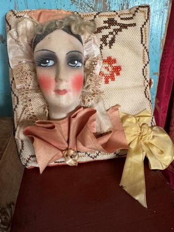 Antieke Franse sofa doll lingeriehoes beschikbaar voor biedingen