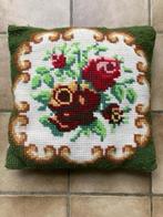 Handgemaakt kussen in kruissteek, Ophalen of Verzenden, Zo goed als nieuw, Groen, Vierkant