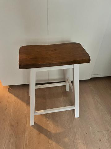 houten bar kruk beschikbaar voor biedingen