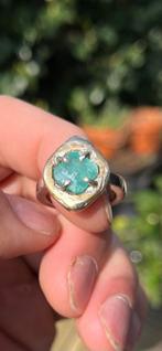 Smaragd in zilver en gouden ring, Sieraden, Tassen en Uiterlijk, Edelstenen, Ophalen of Verzenden, Nieuw