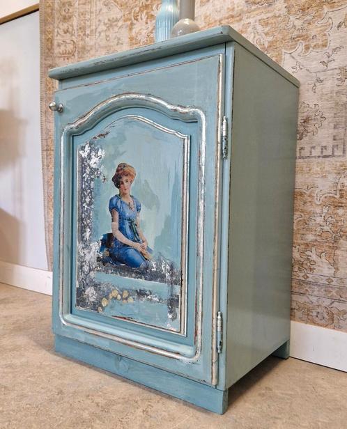 Kastje in blauw/ klassiek look halkastje, Huis en Inrichting, Kasten | Overige, Zo goed als nieuw, Ophalen of Verzenden