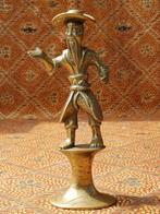 Mooi zwaar antiek Oosters brons beeldje van een man 15,8 cm., Ophalen of Verzenden