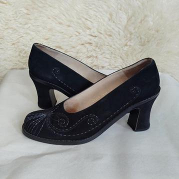 Kenneth Cole pumps, vintage, maat 41, zwart suede beschikbaar voor biedingen