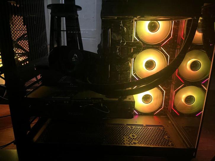 Hele goede game pc specs in beschrijving moet weg!, Spelcomputers en Games, Games | Pc, Ophalen