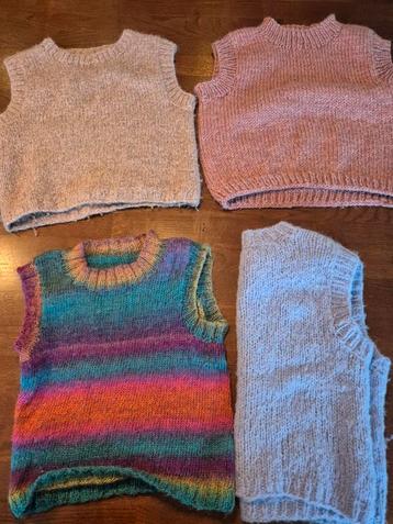 Handgebreide wollen vestjes & spencers beschikbaar voor biedingen