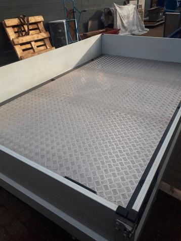 Opzetbak beschikbaar voor biedingen