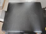 Poef/voetenbank zwart, kleine afbladderende plekjes links, Ophalen, Gebruikt, Industrieel, 50 tot 75 cm