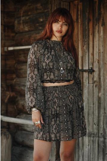 Moost wanted Maya setje blouse + rok maat M/L beschikbaar voor biedingen