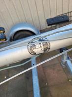 Mast en giek
Komt uit de flying arrow
6.5 m lang Met voethou, Watersport en Boten, Accessoires en Onderhoud, Ophalen, Gebruikt