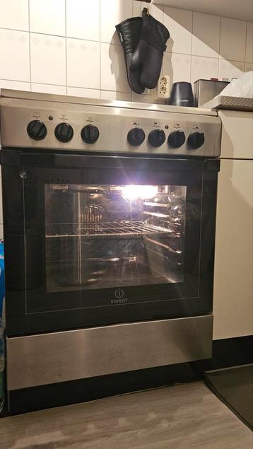 Indesit Elektrisch Fornuis met Oven beschikbaar voor biedingen