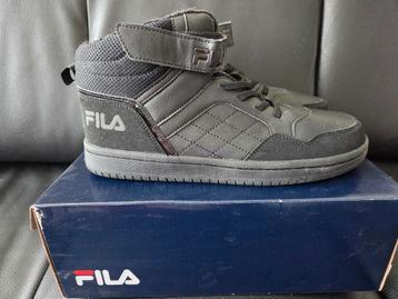 Zwarte Fila schoenen maat 39 hoog model klittenband ZGAN beschikbaar voor biedingen