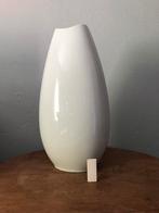 Witte ovale vaas - Elegant design voor bloemen of decoratie, Antiek en Kunst, Ophalen of Verzenden