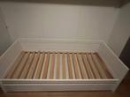 Wit bed met uitschuifbare slaaplade – goede staat, Huis en Inrichting, Slaapkamer | Bedden, Ophalen, Gebruikt, Eenpersoons, Wit