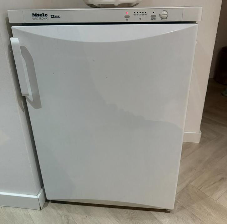 Miele Vriezer - Betrouwbare Vrieskast, Witgoed en Apparatuur, Vriezers en Diepvrieskisten, Gebruikt, Vrijstaand, Vrieskast, 85 tot 120 cm