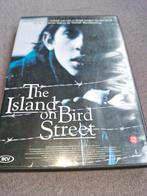 The island on bird street - dvd, Cd's en Dvd's, Dvd's | Thrillers en Misdaad, Ophalen of Verzenden, Zo goed als nieuw