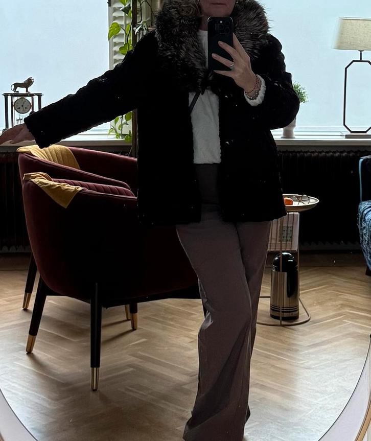 Vintage astrakan bontjas met wasbeerhond kraag – maat 38/40, Kleding | Dames, Jassen | Winter, Zo goed als nieuw, Maat 38/40 (M)
