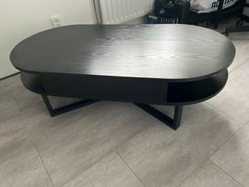 Moderne salontafel beschikbaar voor biedingen