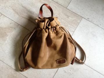 Vintage Rugzak.’Fashion Laether’met diverse vakken met rits. beschikbaar voor biedingen