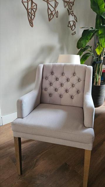 6 gecaptionneerde stoelen €75 per stuk beschikbaar voor biedingen