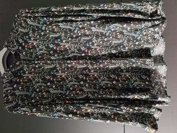 Mooie zwarte blouse  met print beschikbaar voor biedingen