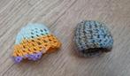 * 2 gehaakte poppenmutsjes / eierwarmers …...  *, Ophalen of Verzenden, Gebruikt, Overige typen
