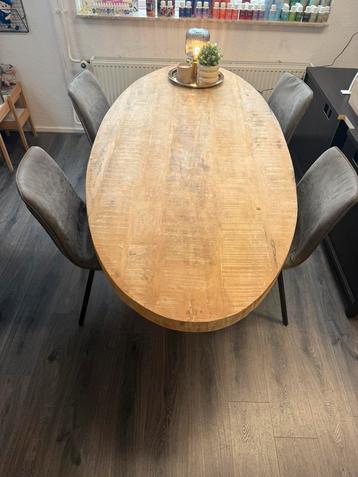 Eettafel mangohout beschikbaar voor biedingen