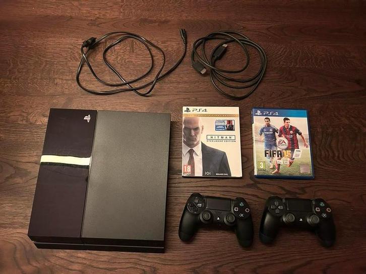 PlayStation 4 + 2 Controllers + 2 Games!, Spelcomputers en Games, Spelcomputers | Sony PlayStation 4, Gebruikt, Original, 500 GB