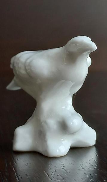 Miniatuur porseleinen beeld van een witte adelaar
 beschikbaar voor biedingen