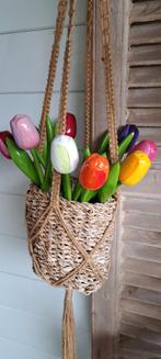 Houten tulpen in rieten mand, Huis en Inrichting, Woonaccessoires | Kunstplanten en Kunstbloemen, Ophalen of Verzenden, Zo goed als nieuw