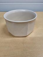 Bloempot beige aardewerk, Tuin en Terras, Ophalen of Verzenden, 'T Olde Gre-j, Info@toldegrej.nl, Endepoelstraat 20f Didam
