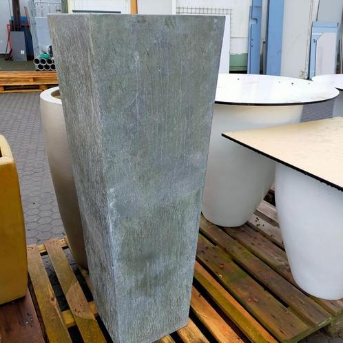 Hoge grijze bloempot hoogte 120 cm ``afgeprijsd``, Tuin en Terras, Bloempotten, Nieuw, Kunststof, Minder dan 25 cm, Rond, Ophalen of Verzenden