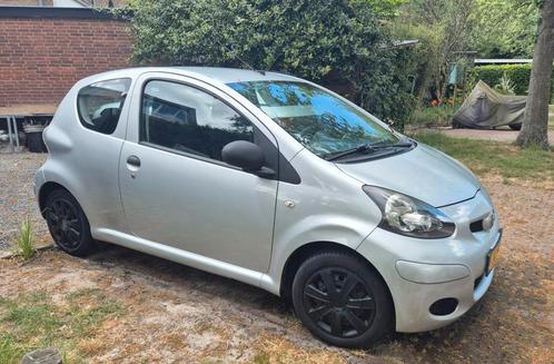 ZOMER TOPPER! Toyota Aygo 1.0 12V Vvt-i 3DRS MMT 2010 Grijs, Auto's, Toyota, Particulier, Aygo, Benzine, A, Hatchback, Handgeschakeld