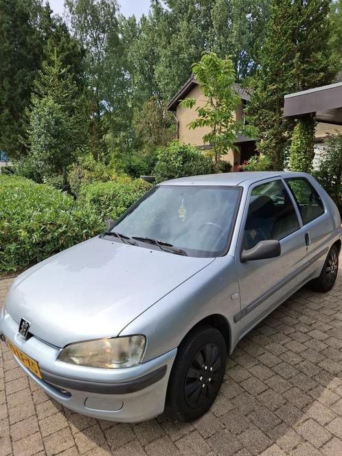 Peugeot 106 1.1 XR 3DR 2003 Grijs, Auto's, Peugeot, Particulier, Benzine, C, Hatchback, Handgeschakeld, Origineel Nederlands, Zilver of Grijs