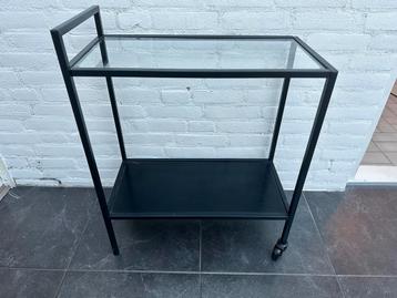 Zwarte barcart / serveerwagen met glas beschikbaar voor biedingen